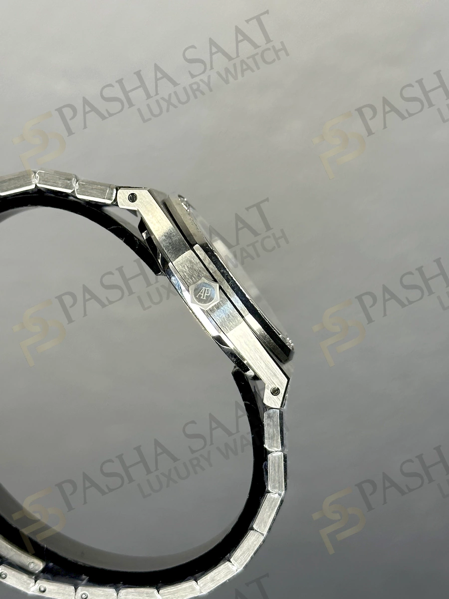 Audemars Piguet Royal Oak 33 Siyah Taşlı Bezel Audemars Piguet Royal Oak 33 Siyah Taşlı Bezel