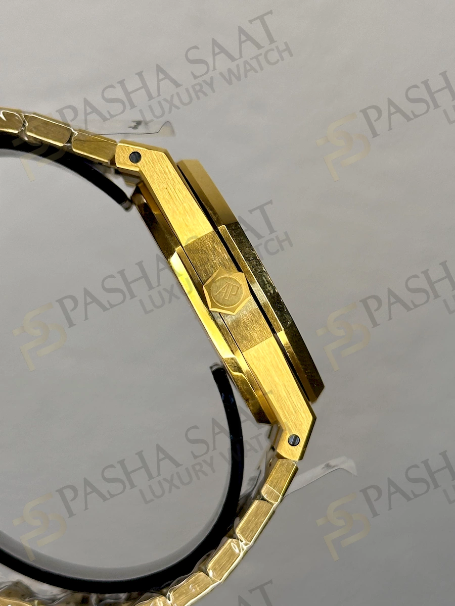 Audemars Piguet Sarı Saat Siyah Kadran Audemars Piguet Sarı Saat Siyah Kadran