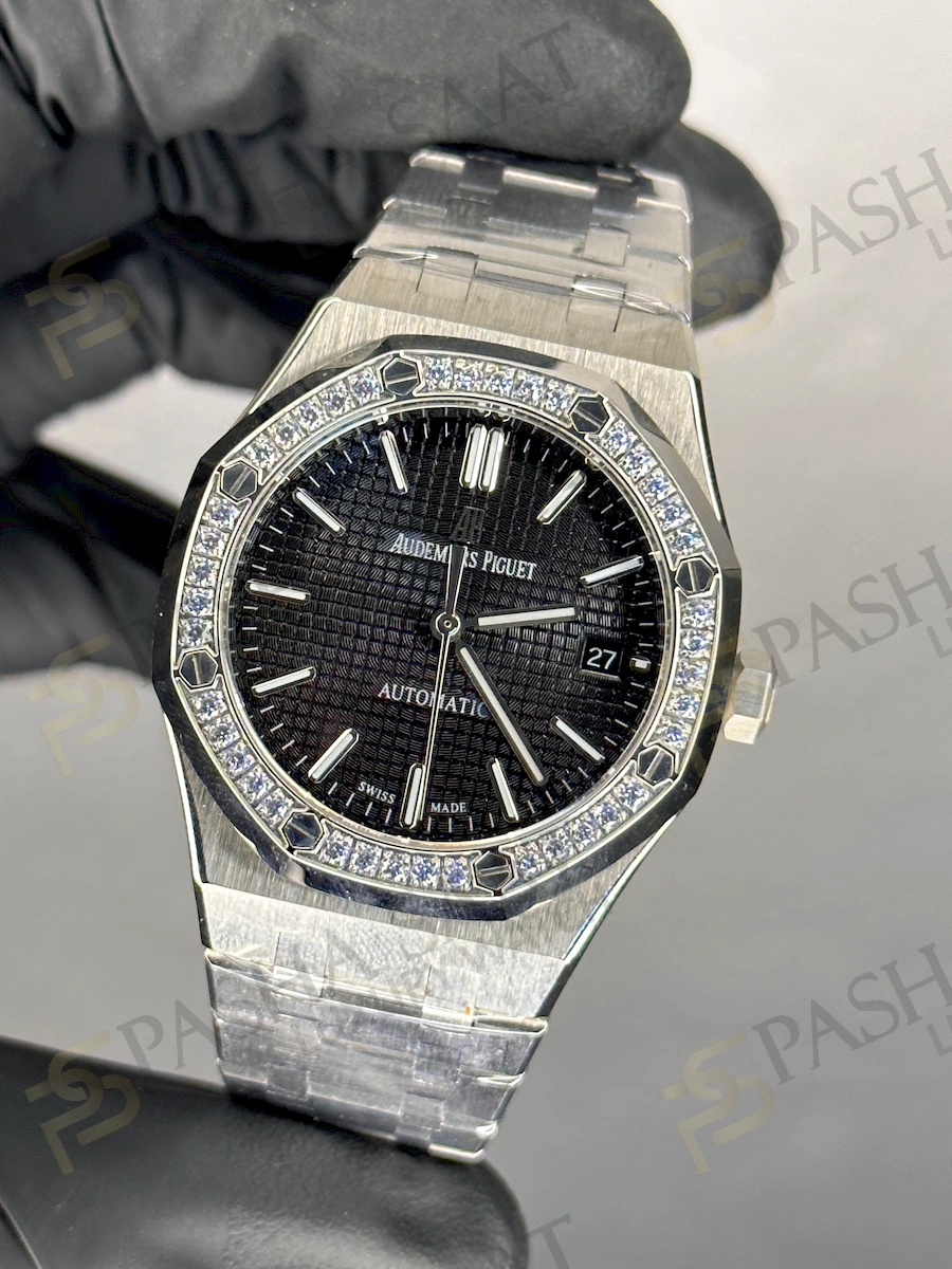 Audemars Piguet Royal Oak 37 Taşlı Bezel Siyah Kadran Audemars Piguet Royal Oak 37 Taşlı Bezel Siyah Kadran