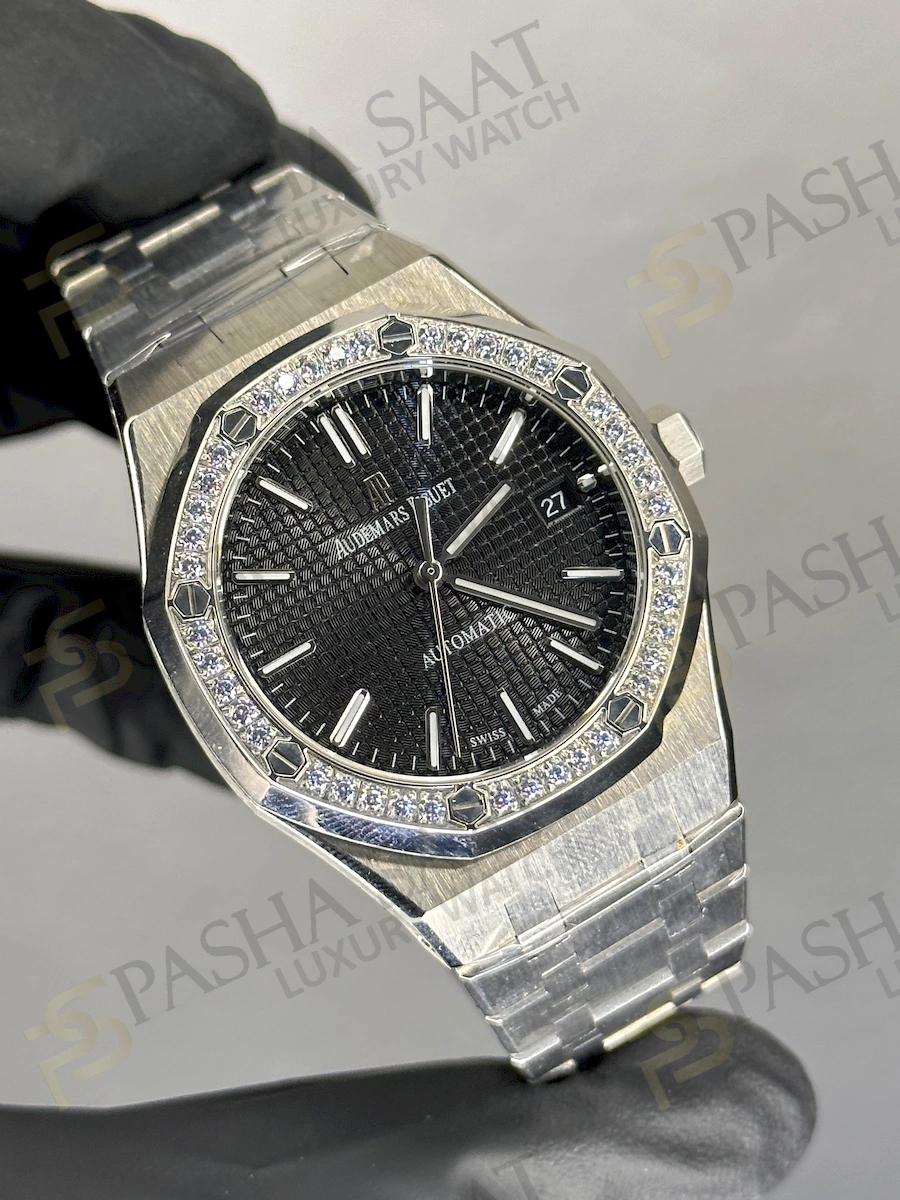 Audemars Piguet Royal Oak 37 Taşlı Bezel Siyah Kadran Audemars Piguet Royal Oak 37 Taşlı Bezel Siyah Kadran