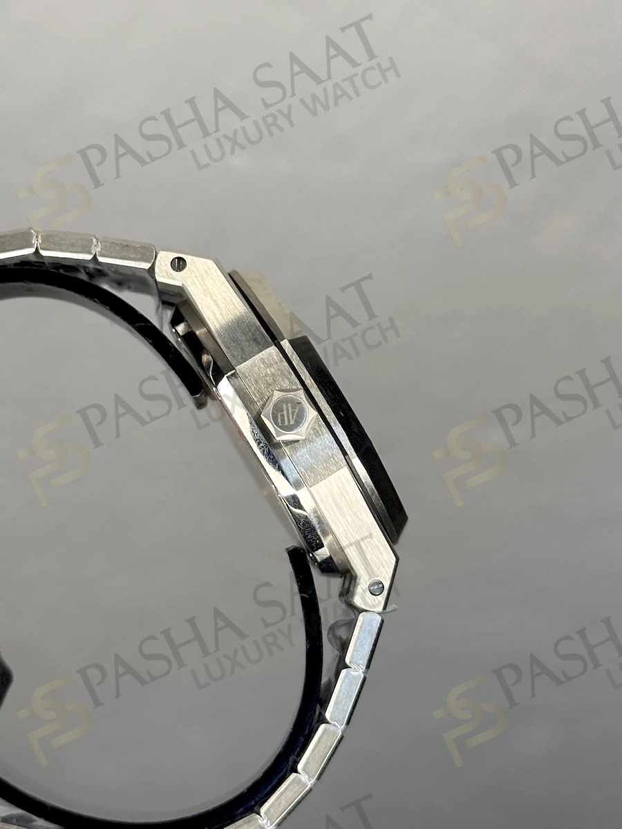 Audemars Piguet Royal Oak 37 Taşlı Bezel Siyah Kadran Audemars Piguet Royal Oak 37 Taşlı Bezel Siyah Kadran