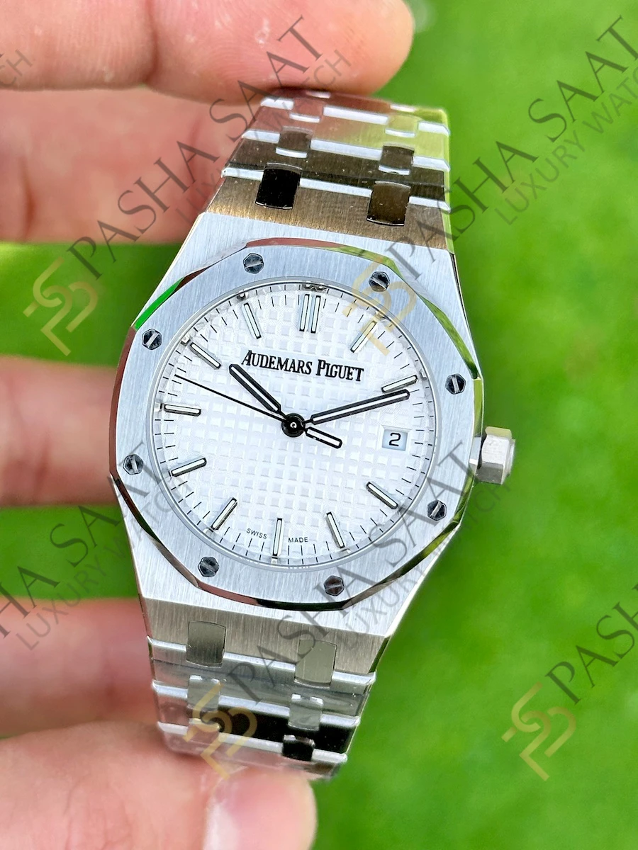 Audemars Piguet Royal Oak 34 mm Beyaz Kadran 50th Anniversary Eta Saat Audemars Piguet Royal Oak 34 mm Beyaz Kadran 50th Anniversary Eta Saat