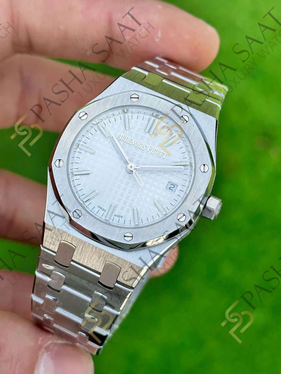 Audemars Piguet Royal Oak 34 mm Beyaz Kadran 50th Anniversary Eta Saat Audemars Piguet Royal Oak 34 mm Beyaz Kadran 50th Anniversary Eta Saat - Görsel 2