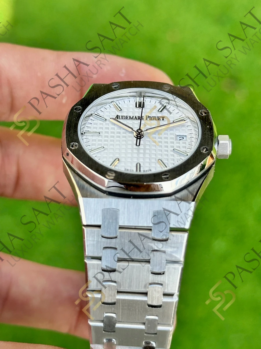 Audemars Piguet Royal Oak 34 mm Beyaz Kadran 50th Anniversary Eta Saat Audemars Piguet Royal Oak 34 mm Beyaz Kadran 50th Anniversary Eta Saat - Görsel 3