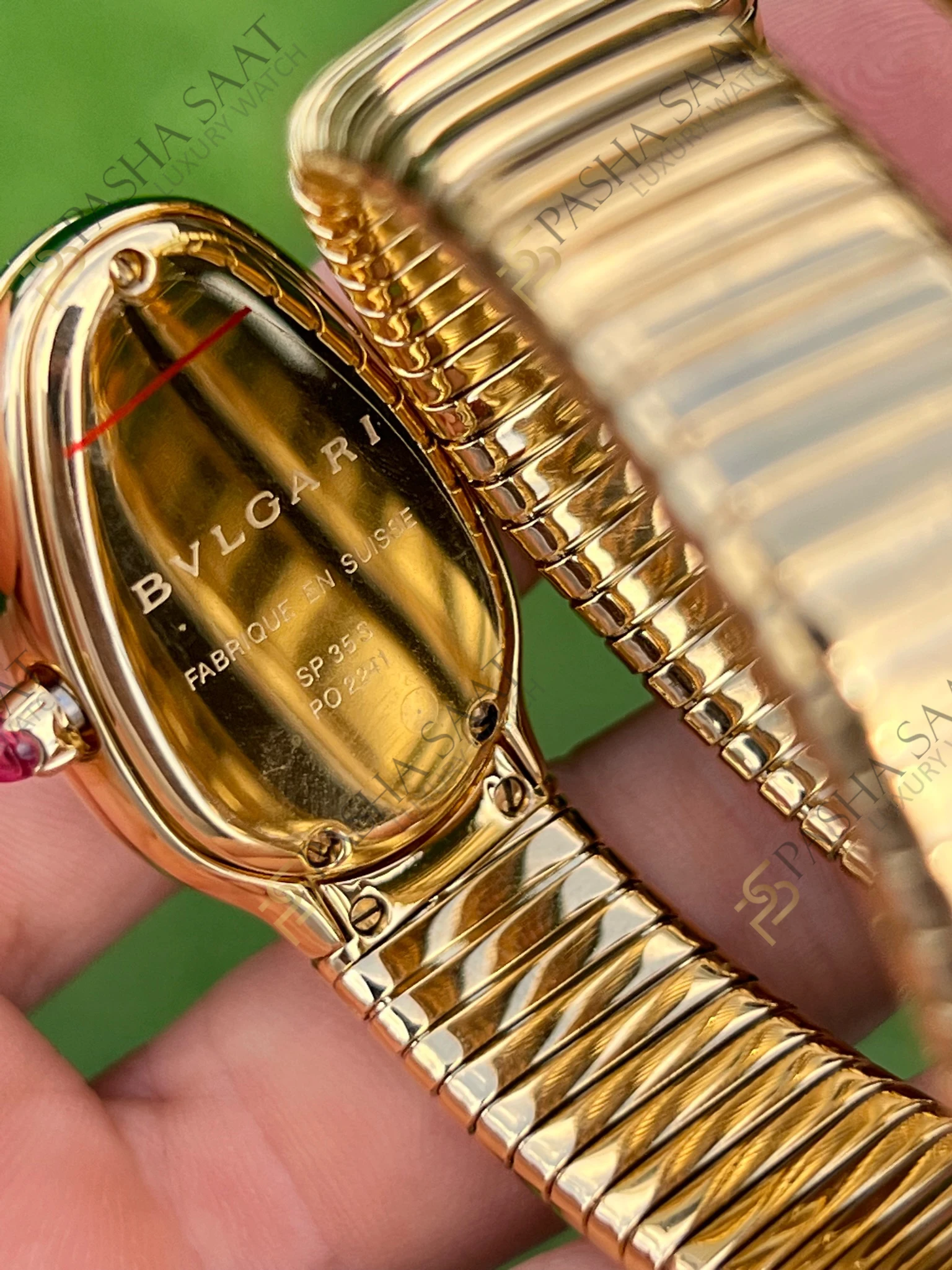 Bvlgari Serpenti Taşlı Kadran Taşlı Bezel Altın Rengi Superclone Kadın Saati - Görsel 5