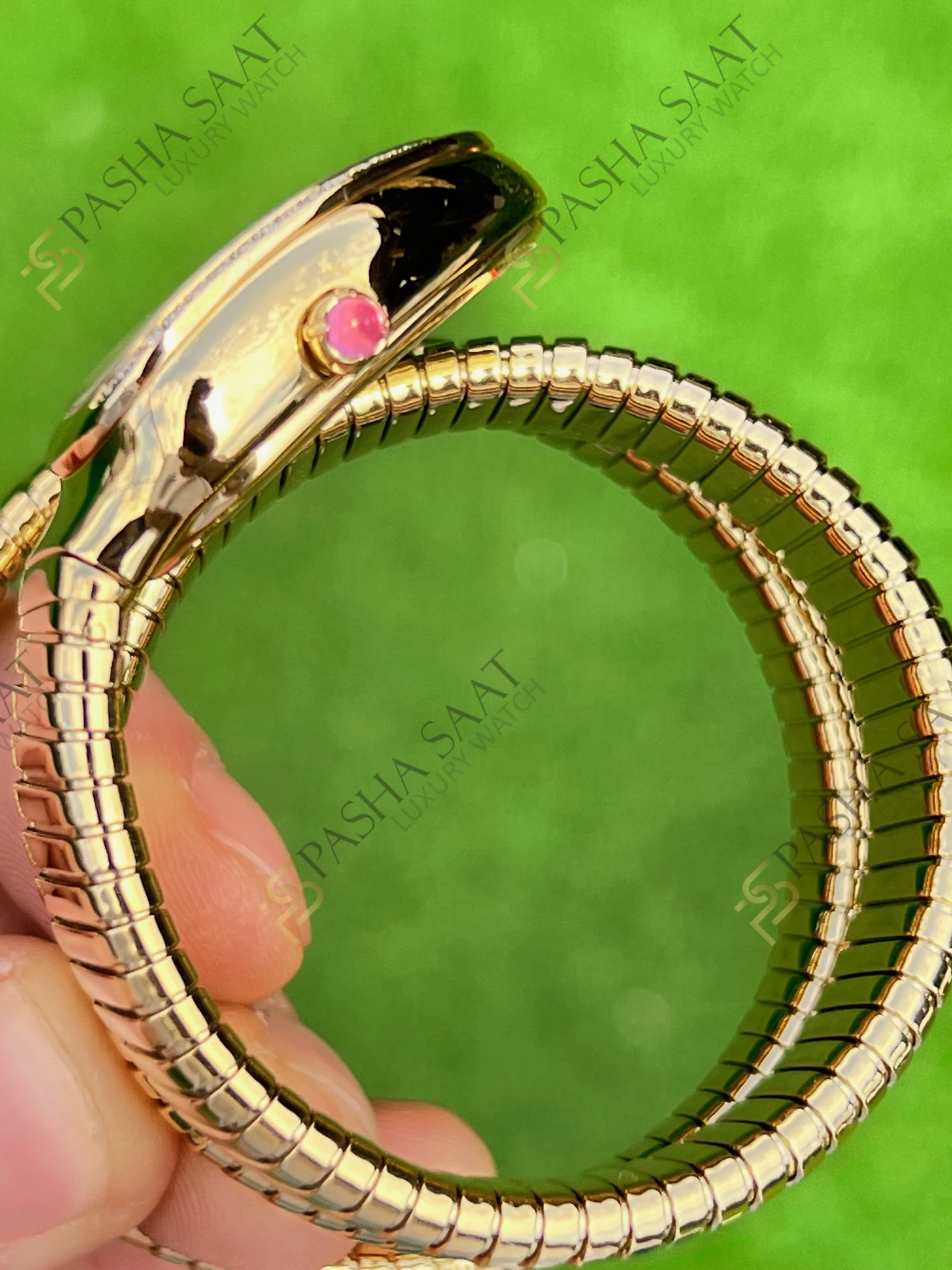 Bvlgari Serpenti Taşlı Kadran Taşlı Bezel Altın Rengi Superclone Kadın Saati - Görsel 6