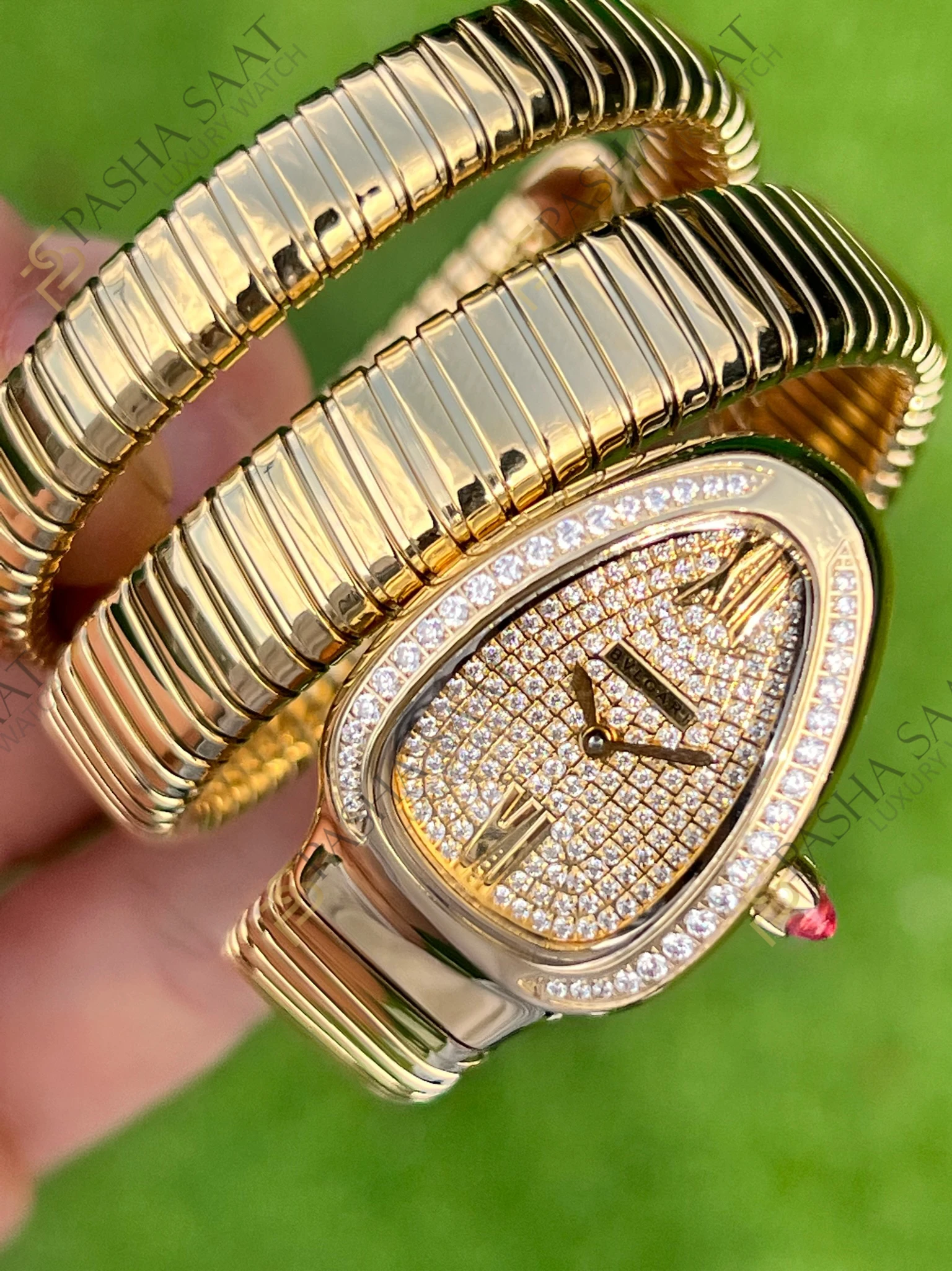 Bvlgari Serpenti Taşlı Kadran Taşlı Bezel Altın Rengi Superclone Kadın Saati - Görsel 7