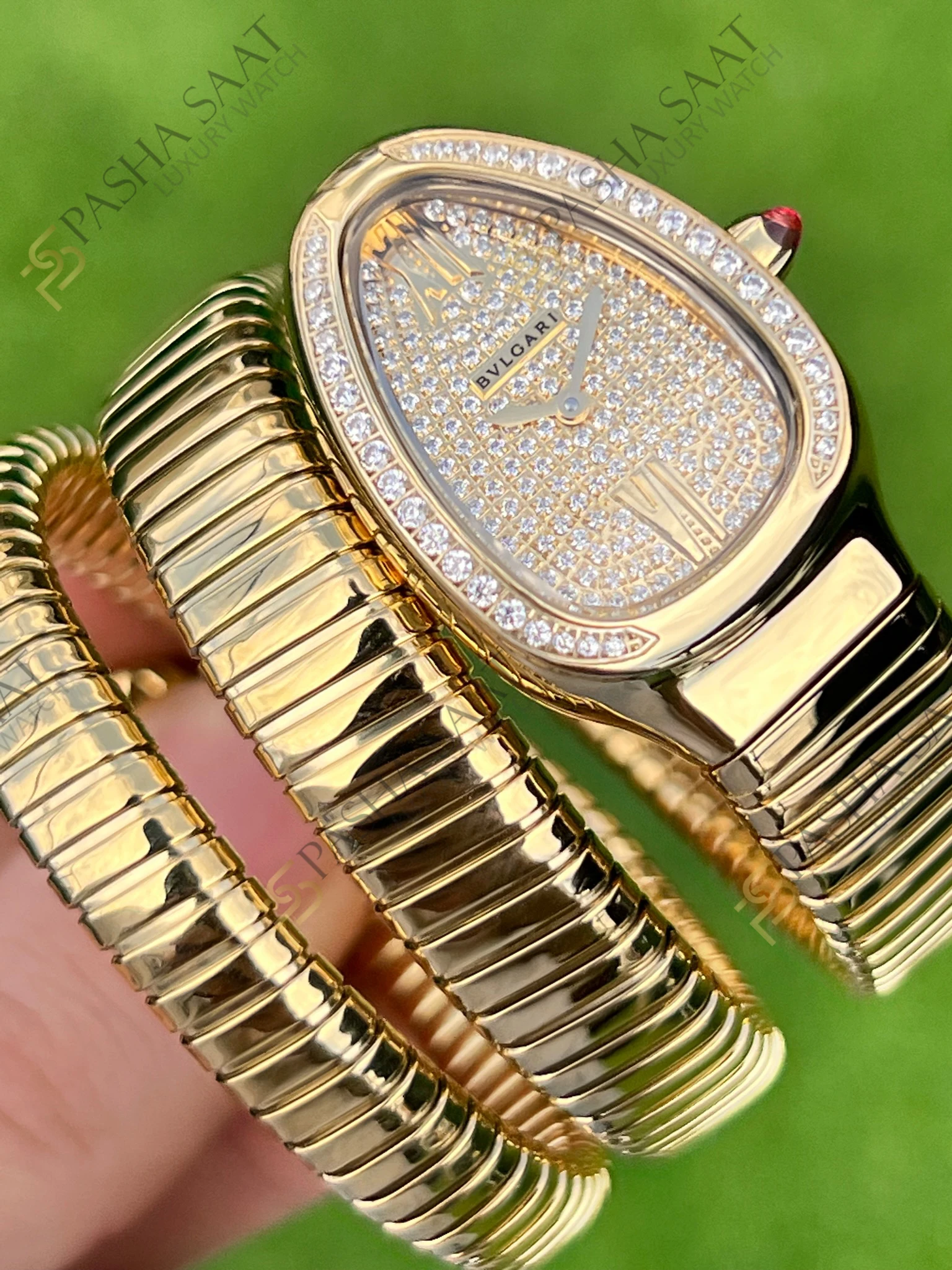 Bvlgari Serpenti Taşlı Kadran Taşlı Bezel Altın Rengi Superclone Kadın Saati - Görsel 8