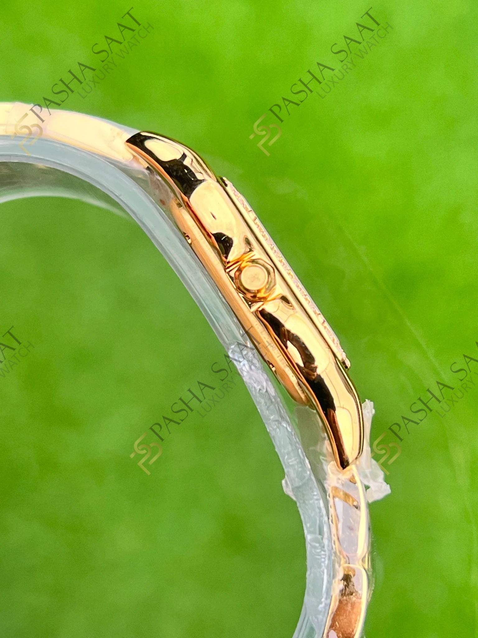 Cartier Panthere Altın Renk Taşlı Bezel Medium Superclone Saat - Görsel 4