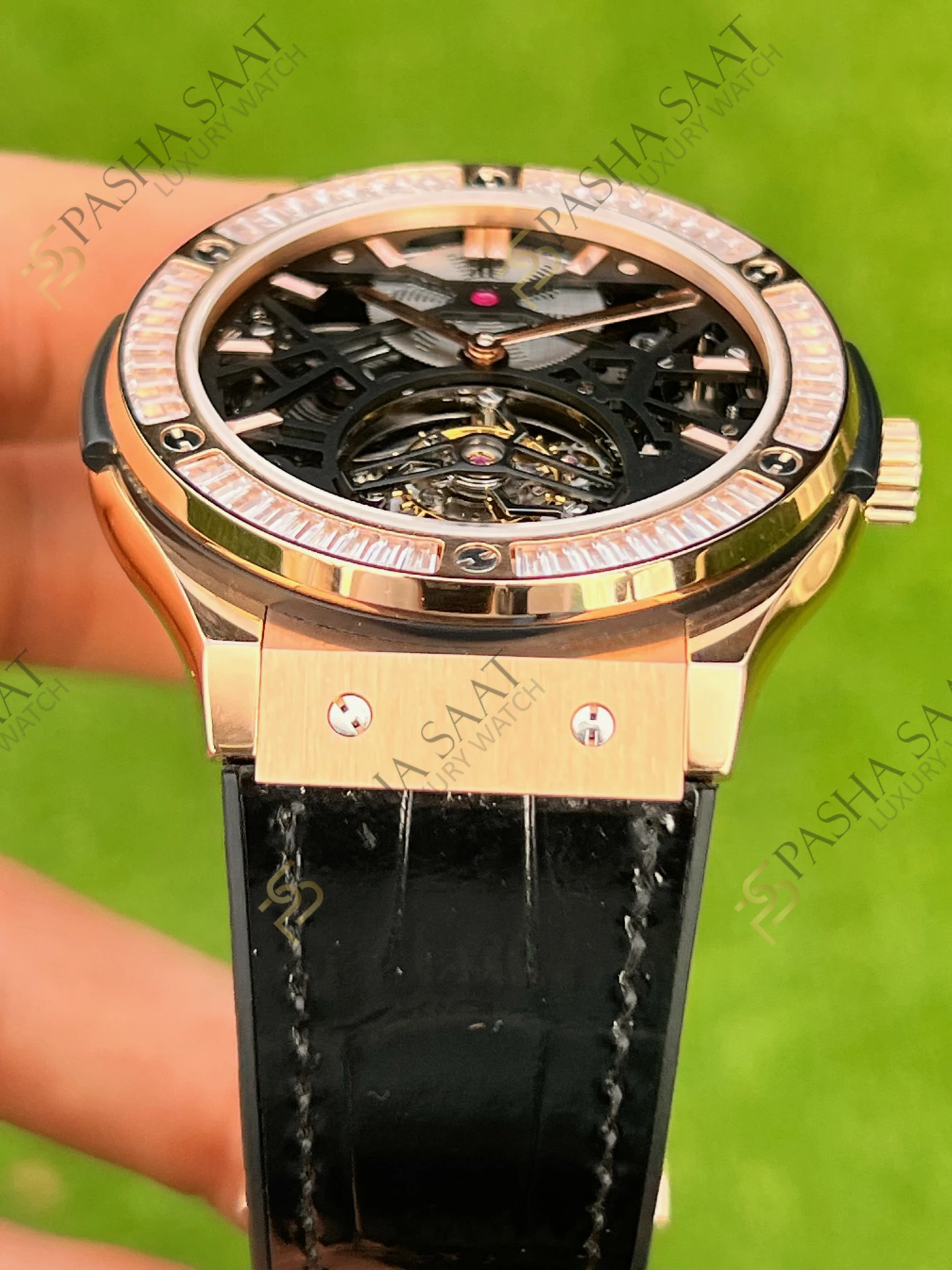 Hublot Classic Fusion İskelet Kadran Tourbillon Rose Gold Taşlı Bezel Superclone Saat - Görsel 3