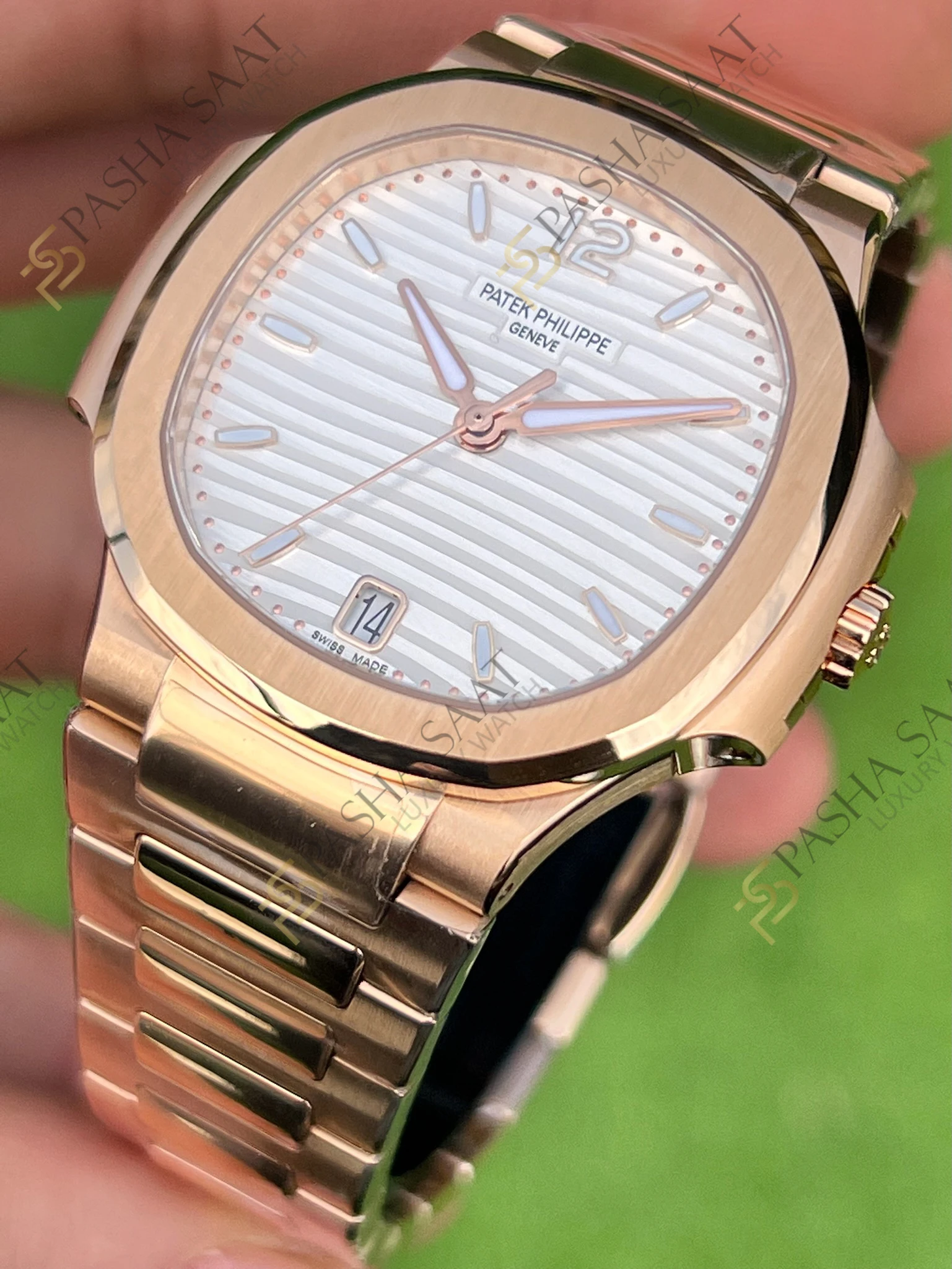 Patek Philippe Nautilus 7118 Rose Kasa Beyaz Kadran Superclone Saat Patek Philippe Nautilus 7118 Rose Kasa Beyaz Kadran Superclone Saat - Görsel 2