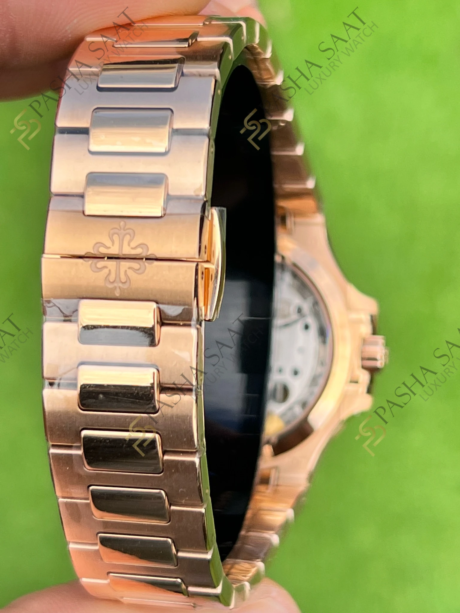 Patek Philippe Nautilus 7118 Rose Kasa Beyaz Kadran Superclone Saat Patek Philippe Nautilus 7118 Rose Kasa Beyaz Kadran Superclone Saat - Görsel 5
