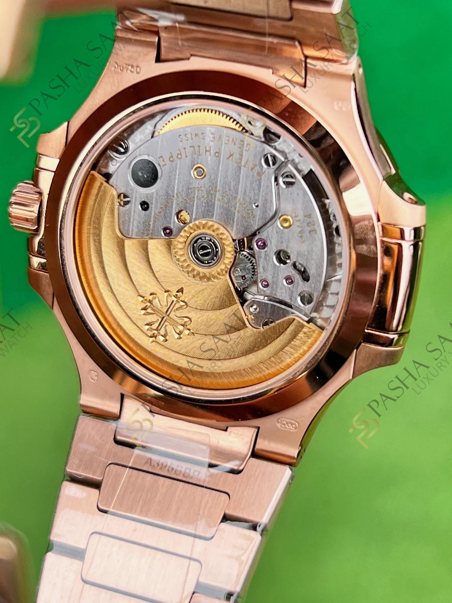Patek Philippe Nautilus 7118 Rose Kasa Beyaz Kadran Superclone Saat Patek Philippe Nautilus 7118 Rose Kasa Beyaz Kadran Superclone Saat - Görsel 6