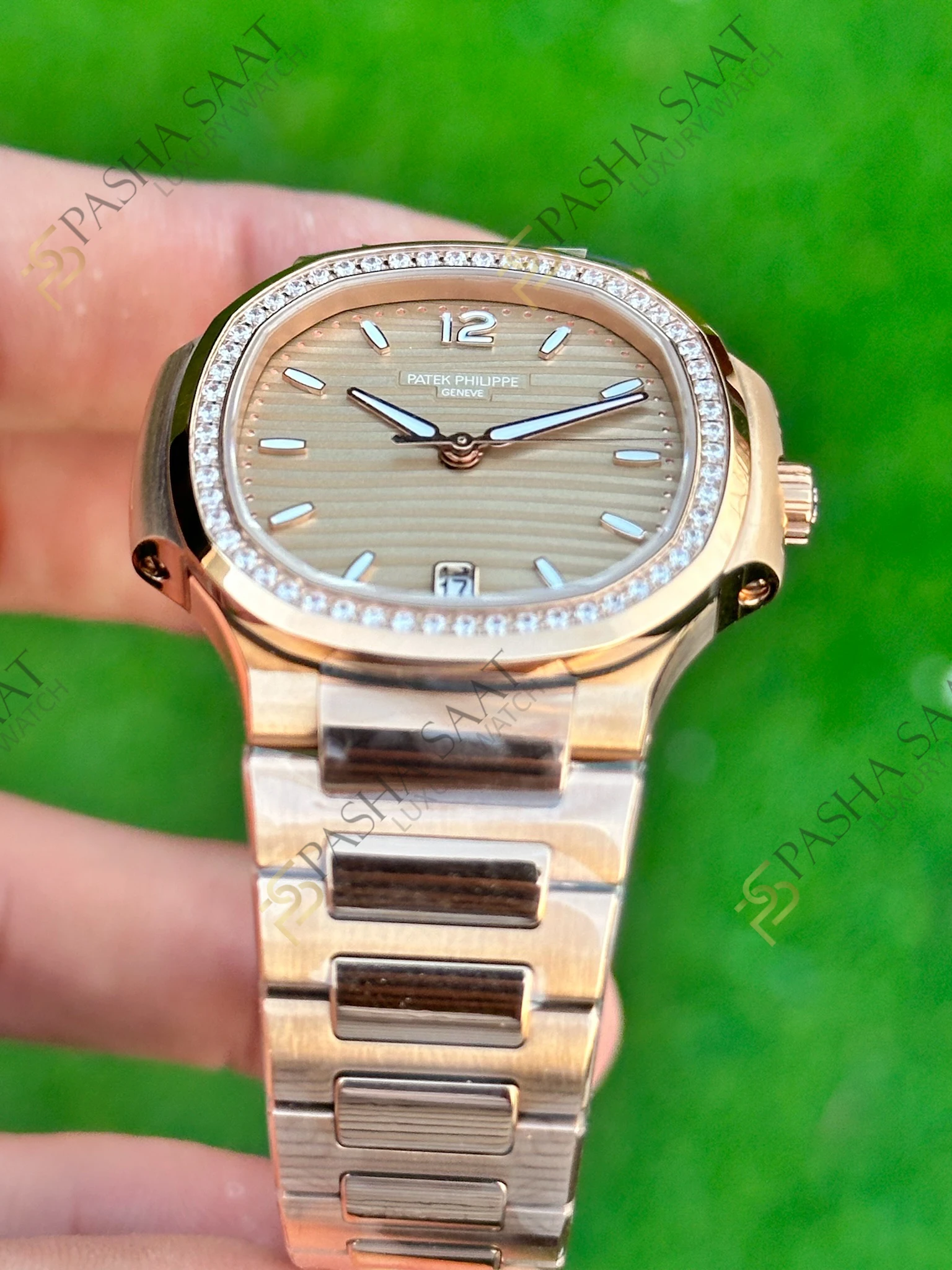 Patek Philippe Nautilus 7118 Rose Kasa Rose Kadran Taşlı Superclone Saat - Görsel 3