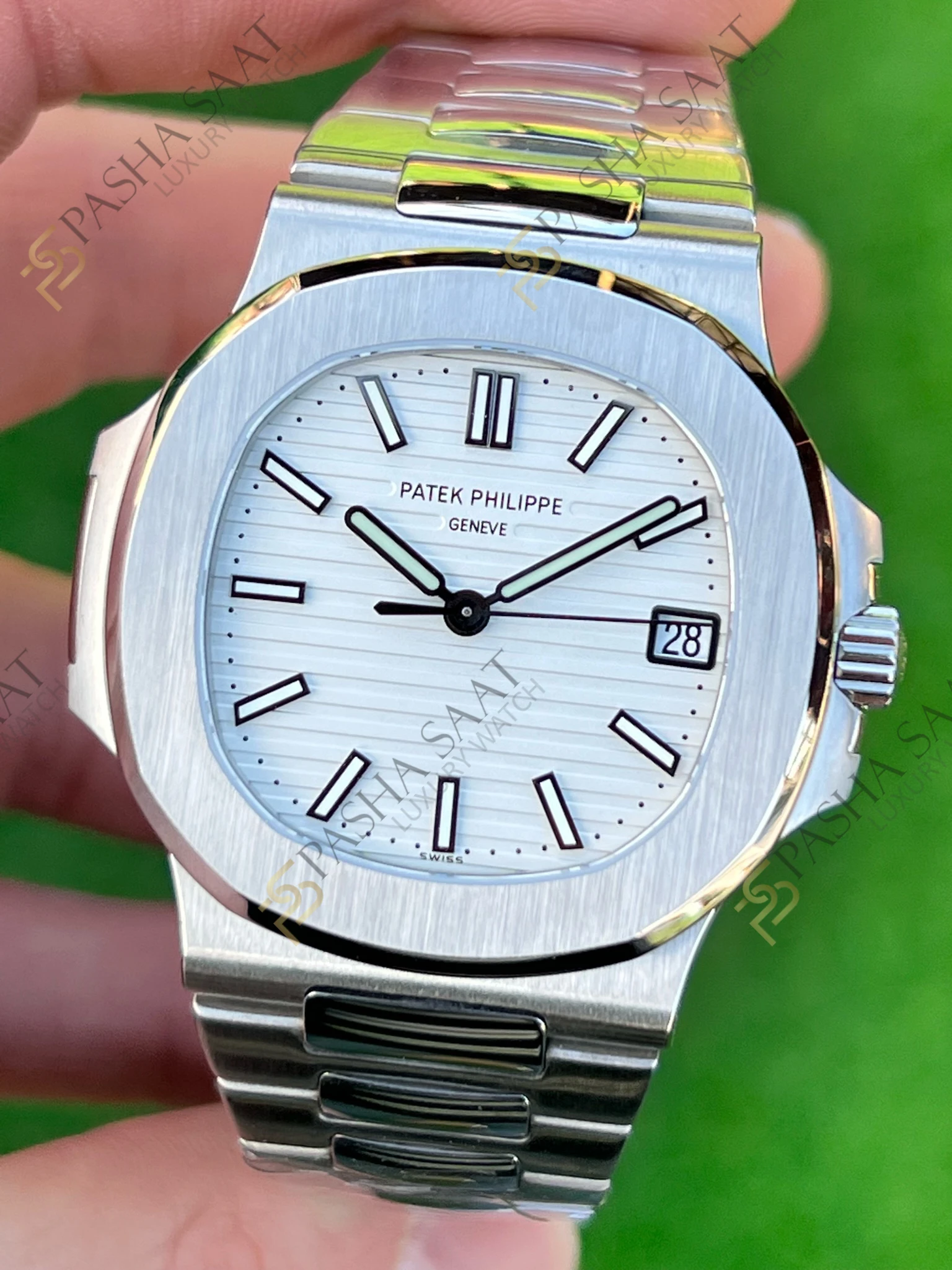 Patek Philippe Nautilus Beyaz Kadran 5711 Superclone Saat Patek Philippe Nautilus Beyaz Kadran 5711 Superclone Saat