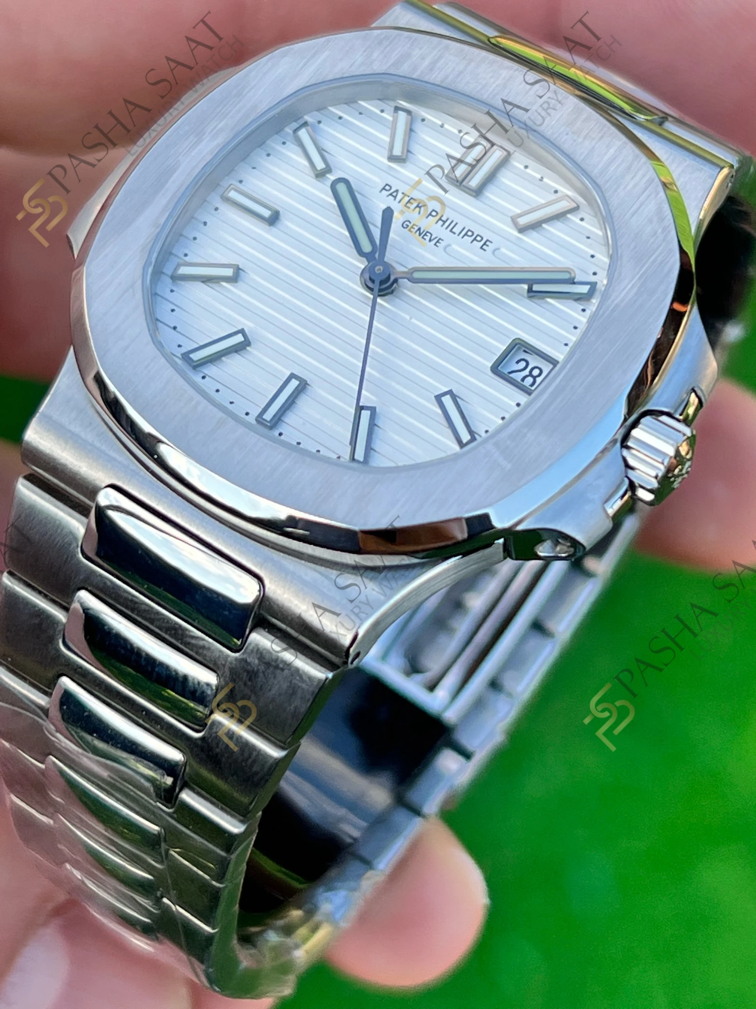Patek Philippe Nautilus Beyaz Kadran 5711 Superclone Saat Patek Philippe Nautilus Beyaz Kadran 5711 Superclone Saat - Görsel 2
