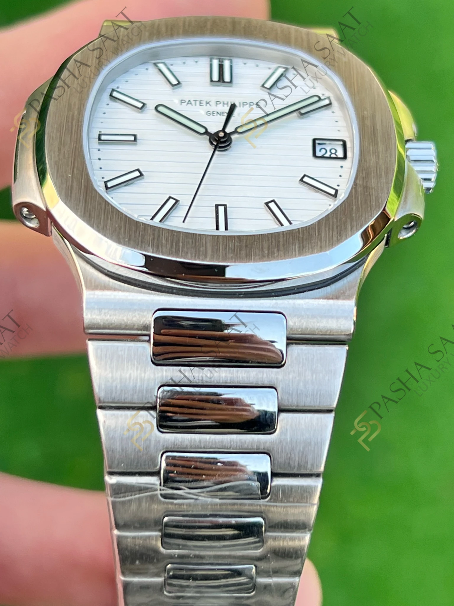 Patek Philippe Nautilus Beyaz Kadran 5711 Superclone Saat Patek Philippe Nautilus Beyaz Kadran 5711 Superclone Saat - Görsel 3