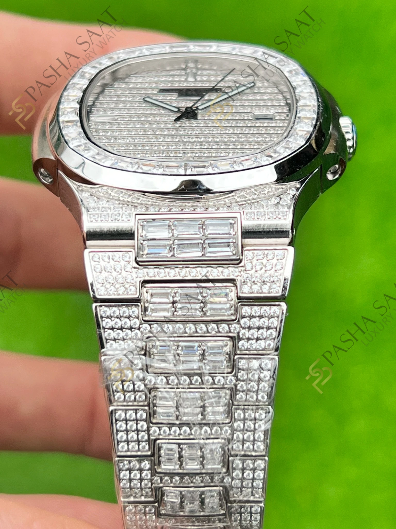Patek Philippe Nautilus Full Taşlı 5719 10G-010 Superclone Saat Patek Philippe Nautilus Full Taşlı 5719 10G-010 Superclone Saat - Görsel 3
